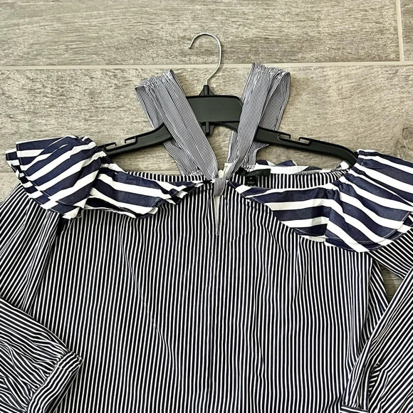 J. Crew Women’s Striped Off the Shoulder Blouse in Blue White Size 4 - Picture 3 of 9
